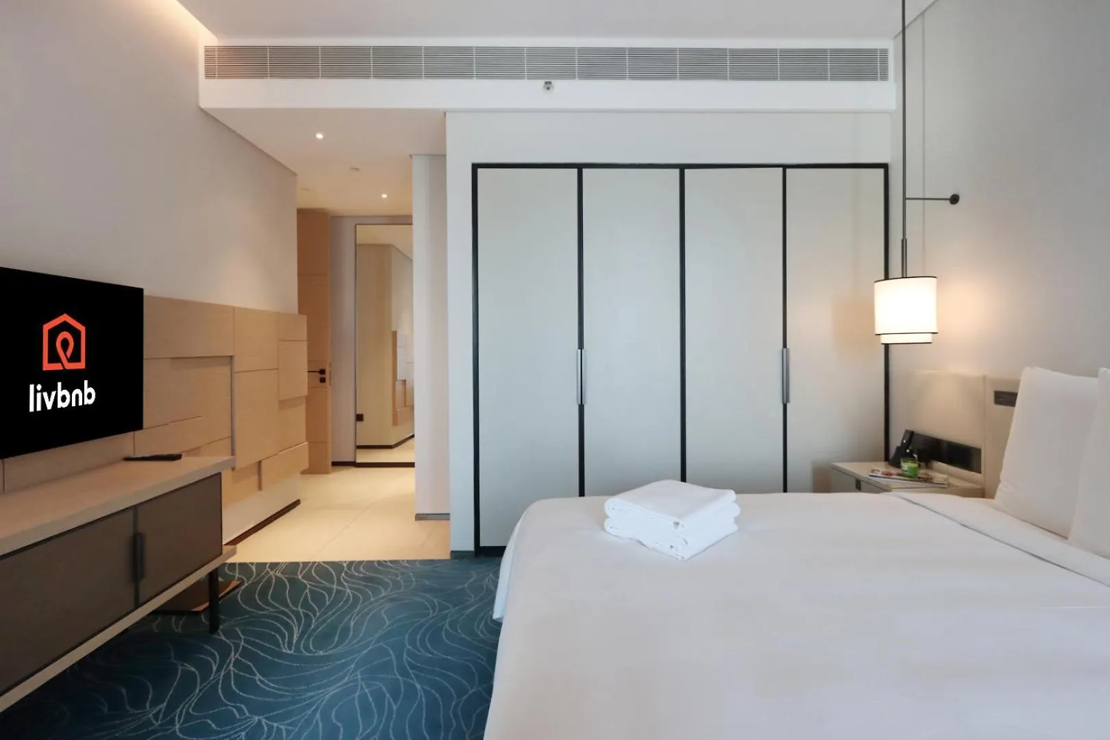 Livbnb-Sleek 2B Where City And Sky Meets The Sea Dubai Apartment