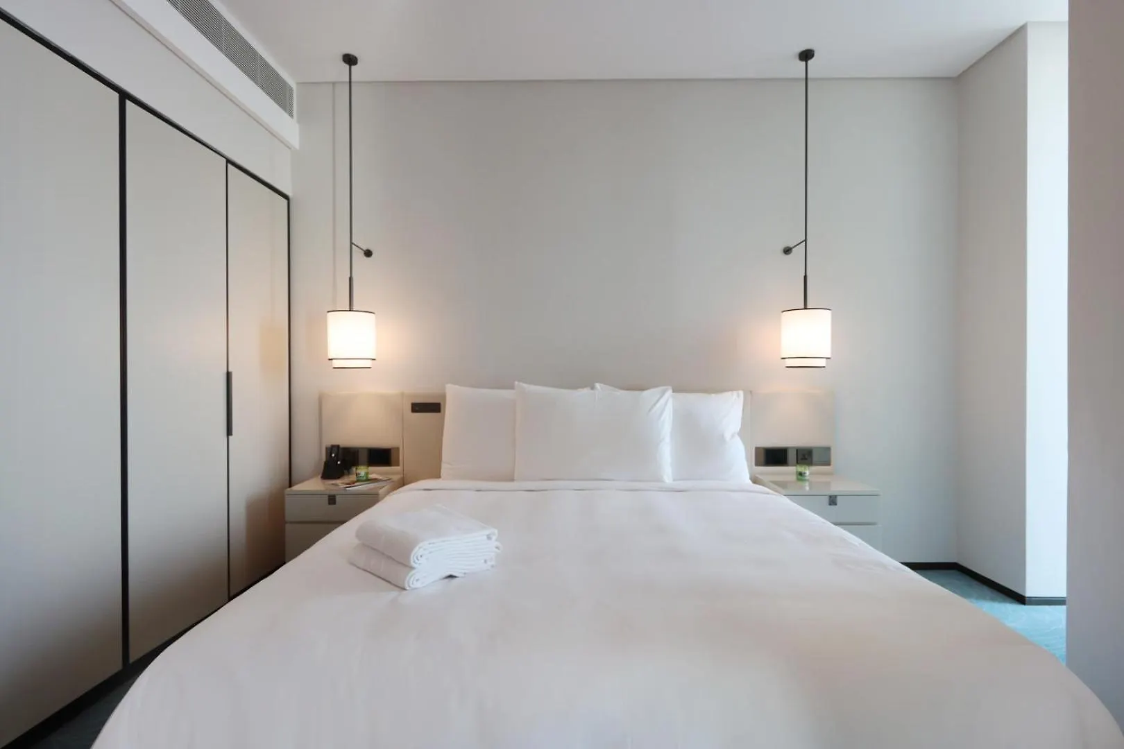Livbnb-Sleek 2B Where City And Sky Meets The Sea Dubai
