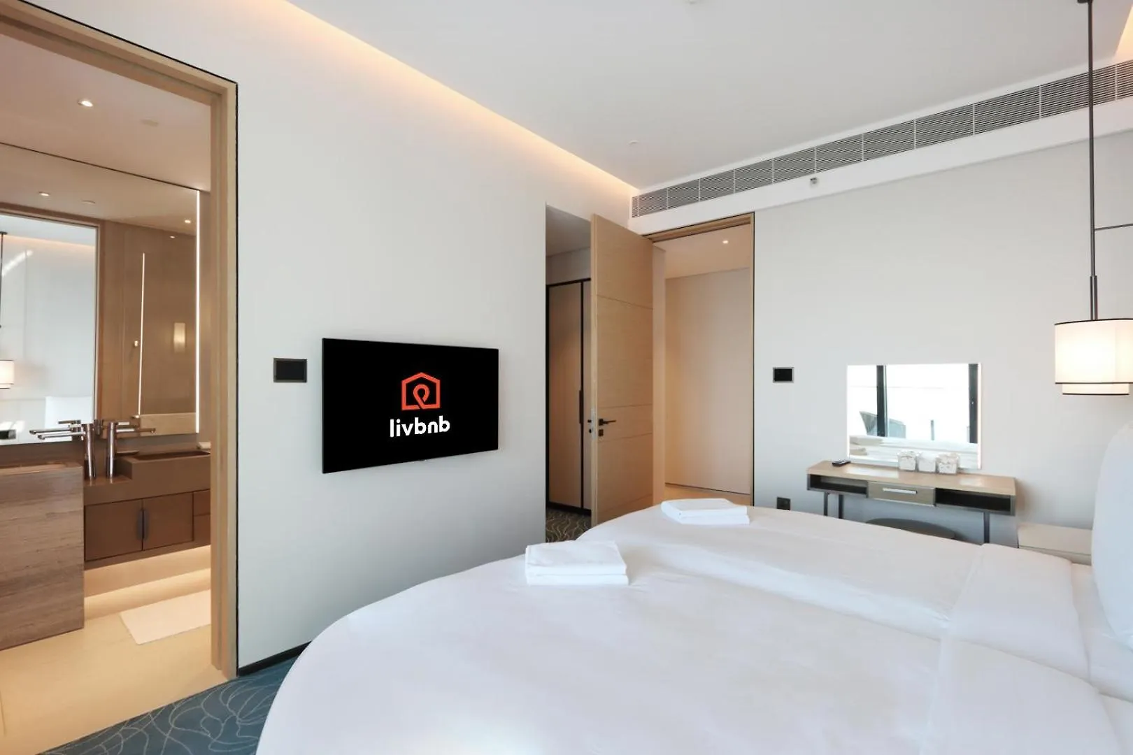 Livbnb-Sleek 2B Where City And Sky Meets The Sea Dubai