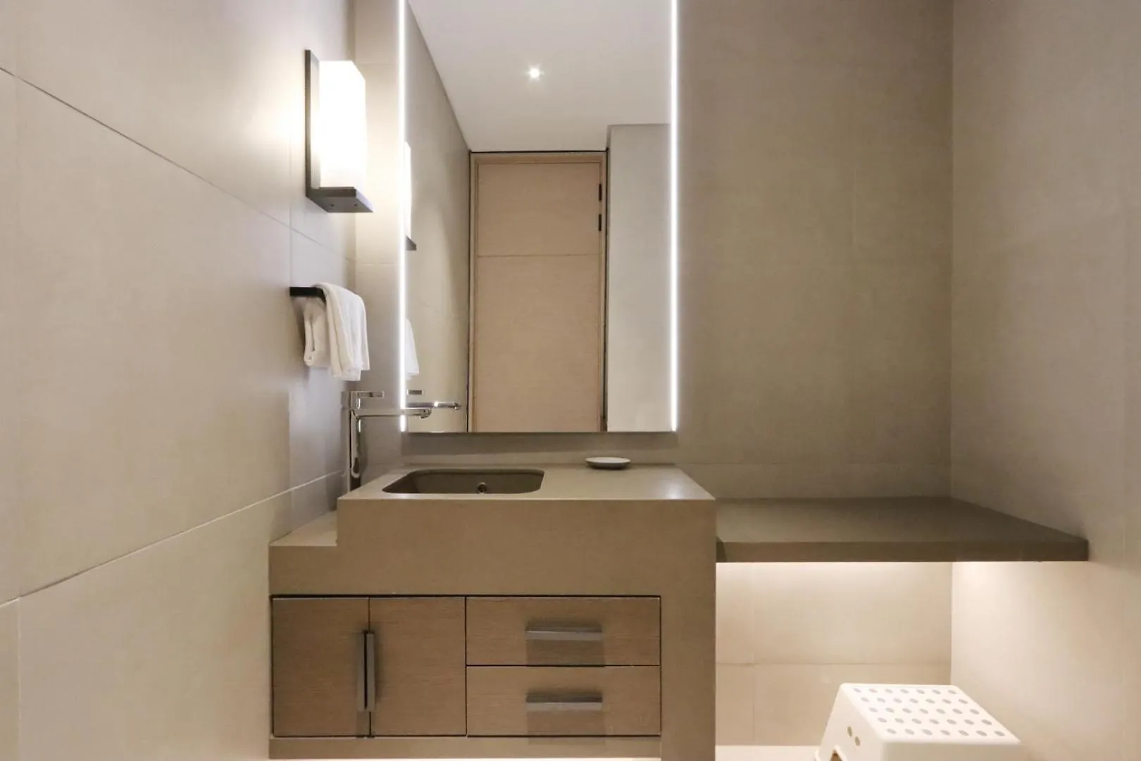 Livbnb-Sleek 2B Where City And Sky Meets The Sea Dubai
