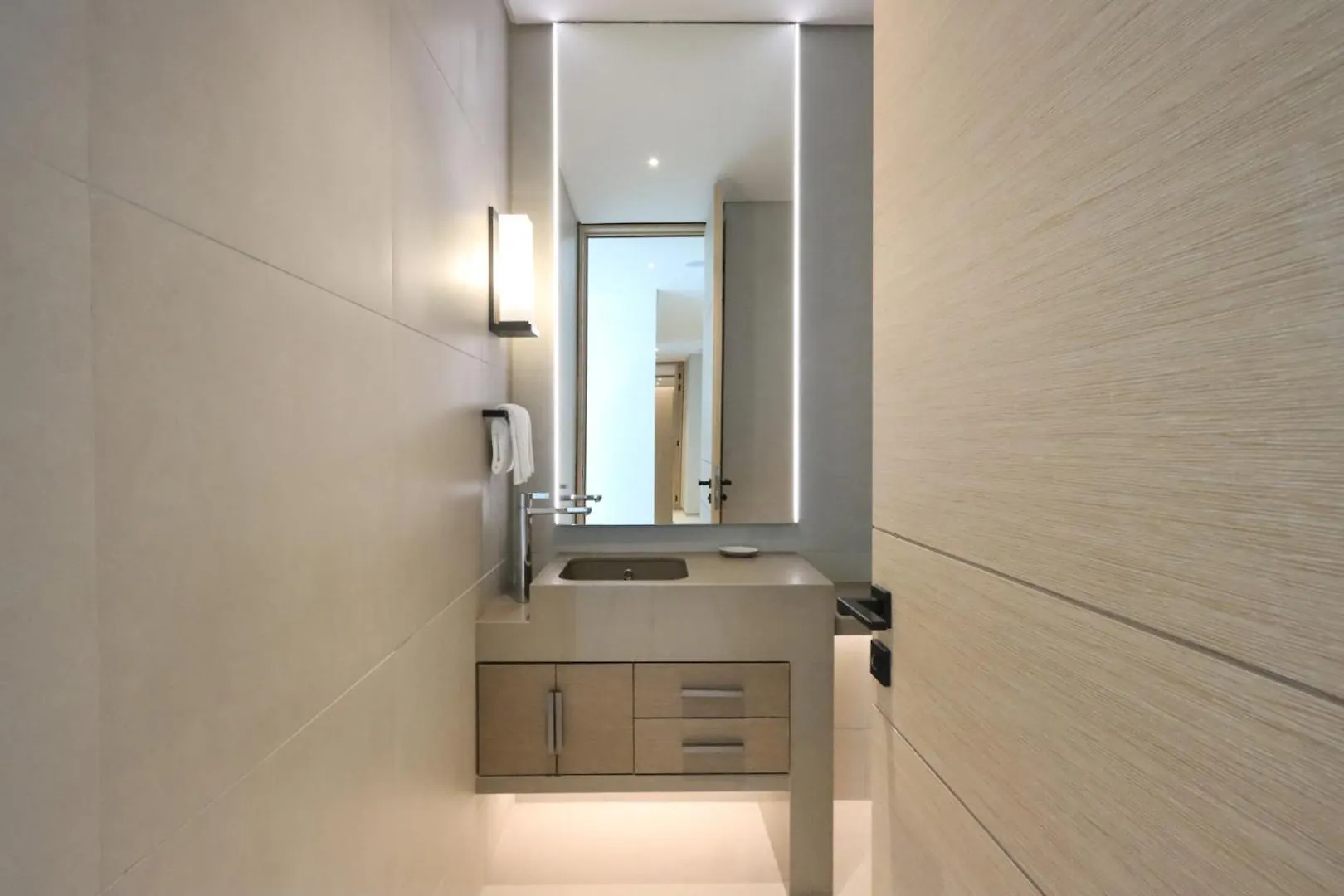Livbnb-Sleek 2B Where City And Sky Meets The Sea Dubai Apartment