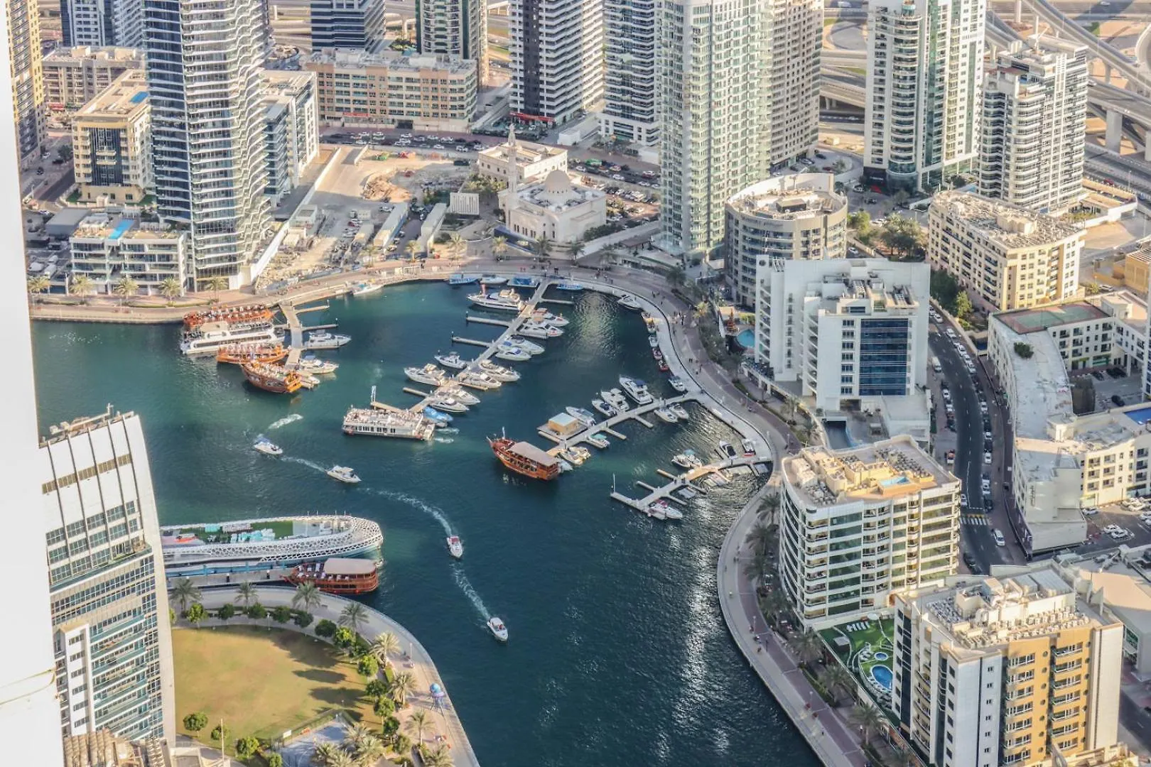 Livbnb-Sleek 2B Where City And Sky Meets The Sea Dubai